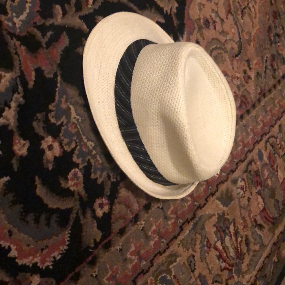 Fedora sum hat